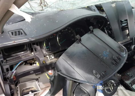 2013 Toyota Camry Xle z USA, uszkodzony, nr VIN 4T1BF1FK1DU714168